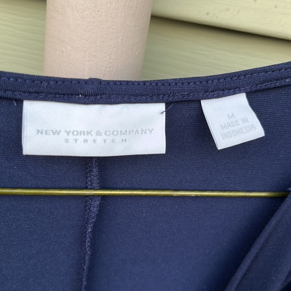 EUC New York & Company stretch, knotted front navy top - Picture 3 of 14